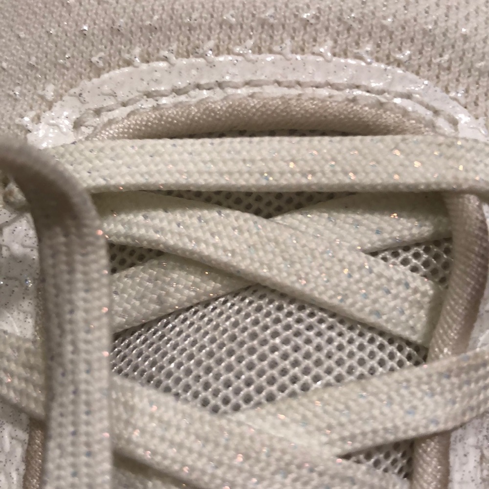 White and gold Nike Metcon sneaker 🤍💛👟💛🤍 - Picture 8 of 8